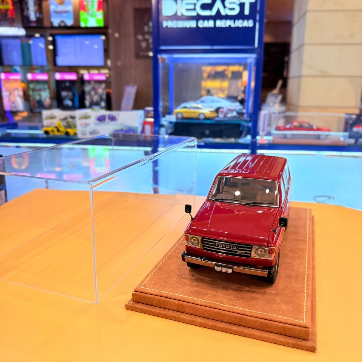 DISPLAY BOX LIGHT BROWN