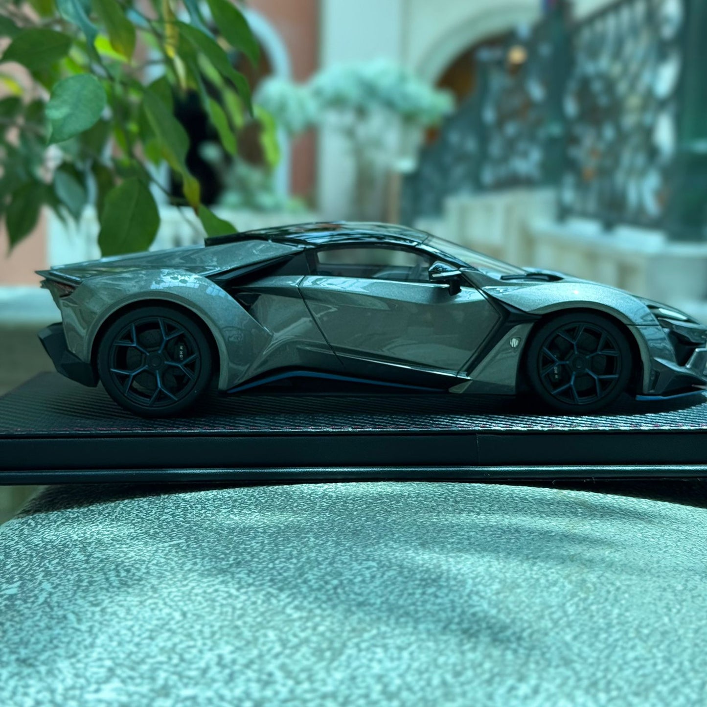 Fenyr supersport w motor