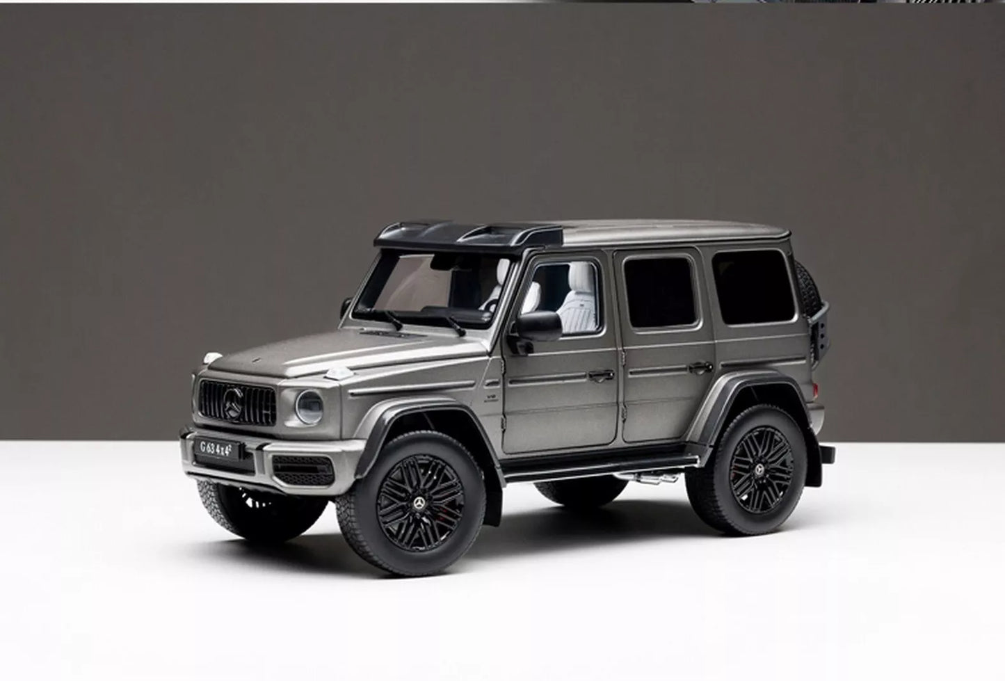 MERCEDES AMG G63 GREY
