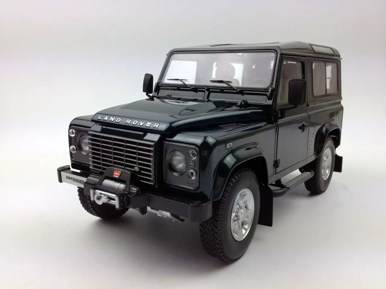 KYOSHO 1/18scale Land Rover Defender 90 Antree Green