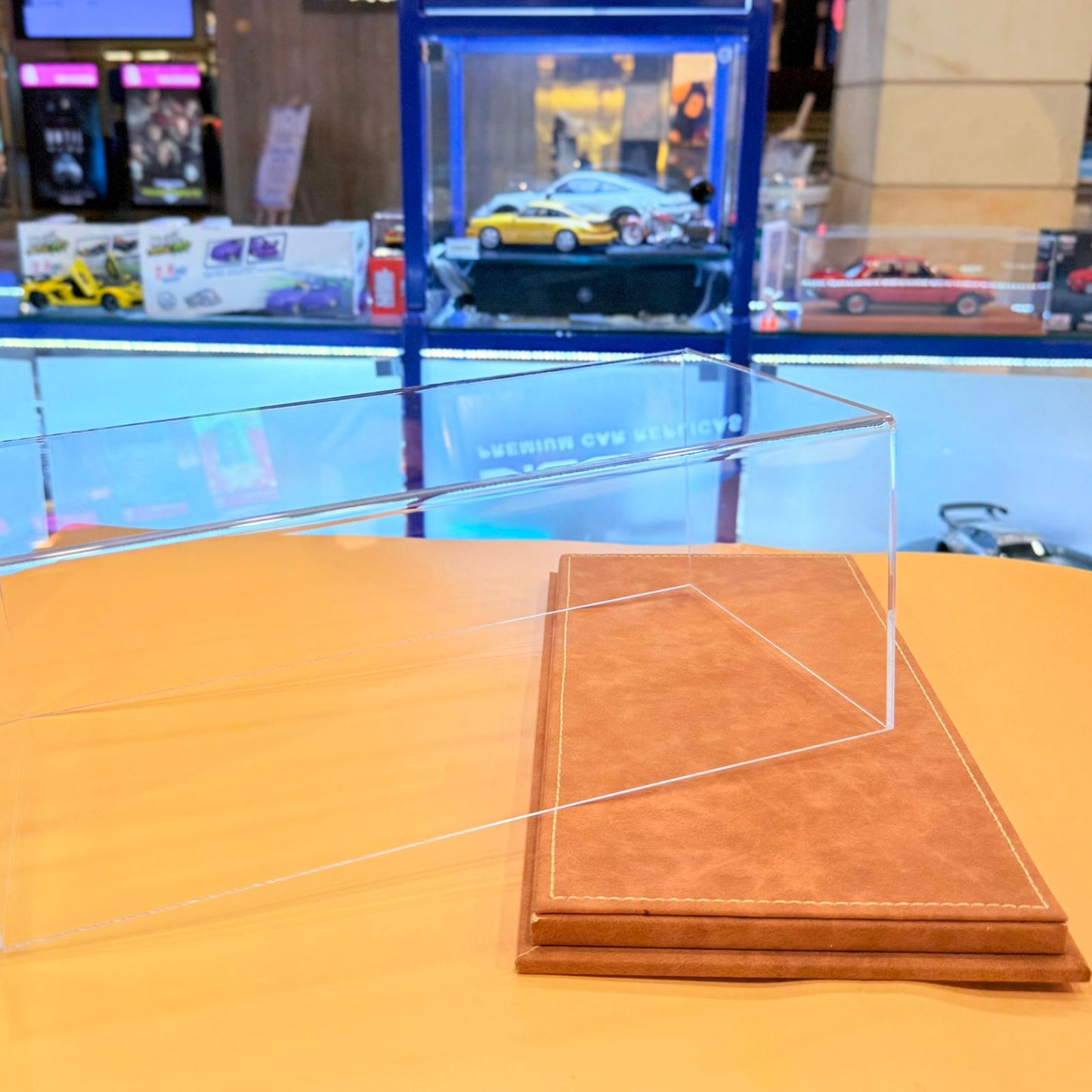 DISPLAY BOX LIGHT BROWN