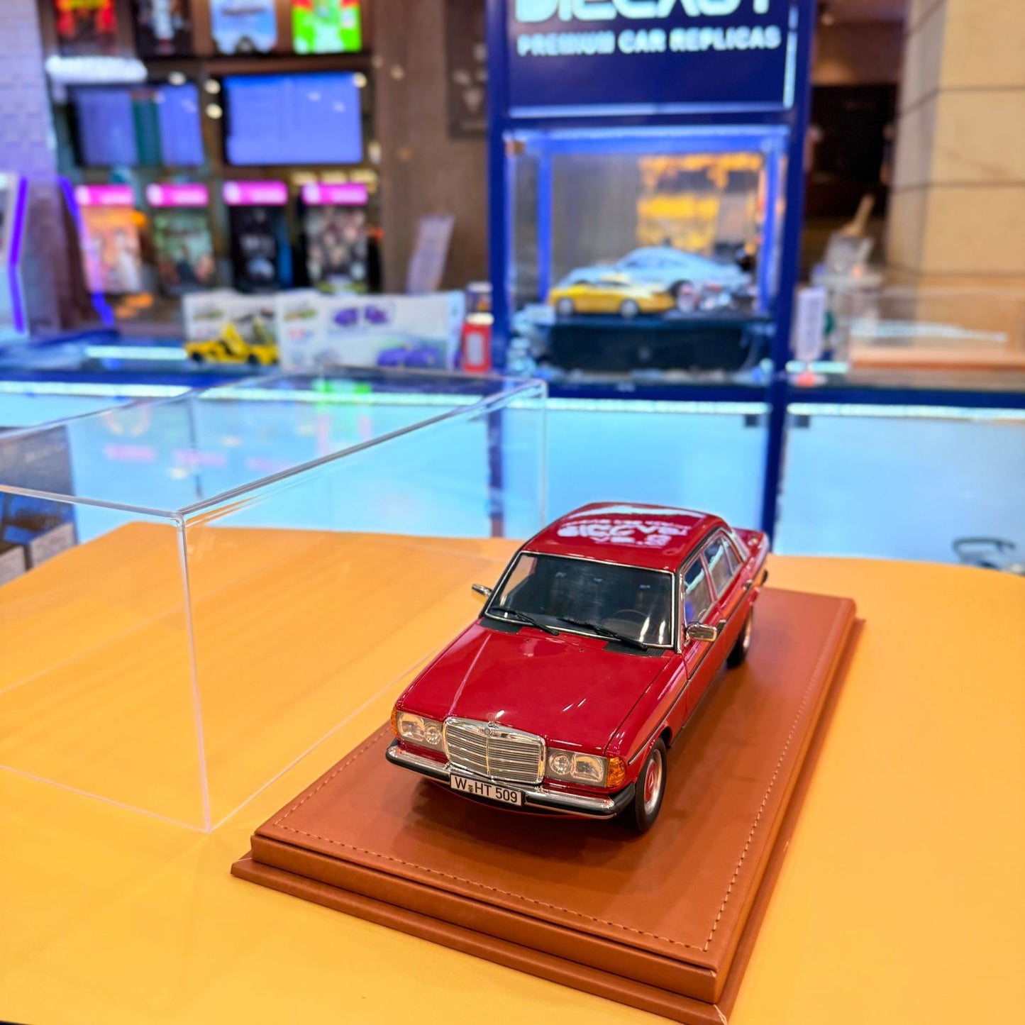 DISPLAY BOX DARK BROWN