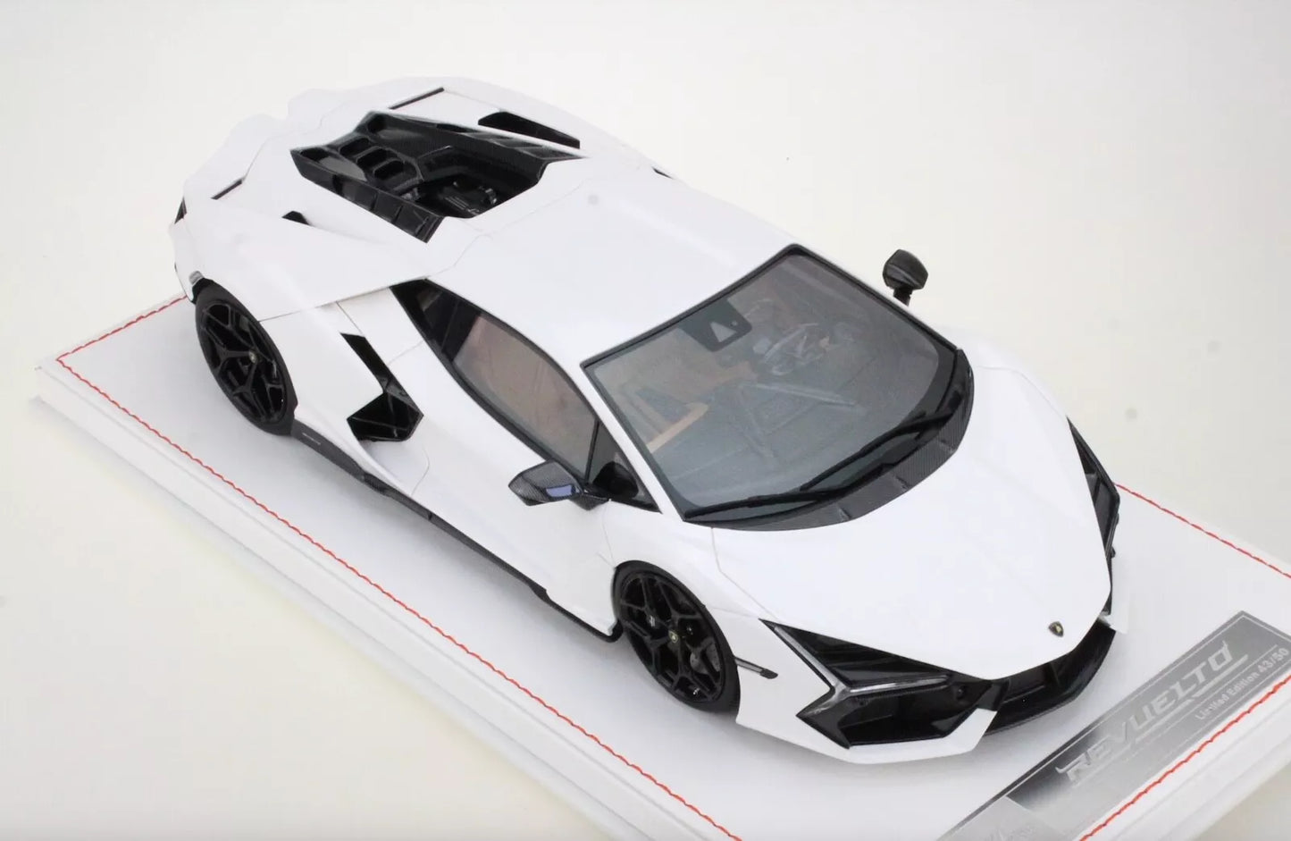 LAMBORGHINI REVUELTO LIMITED EDITION 08:50 WHITE