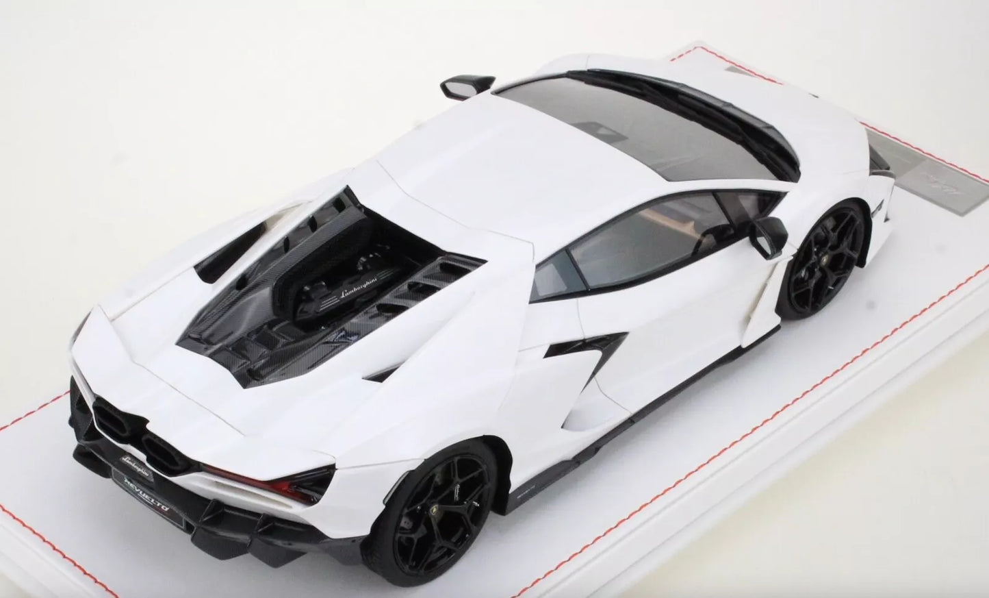 LAMBORGHINI REVUELTO LIMITED EDITION 08:50 WHITE