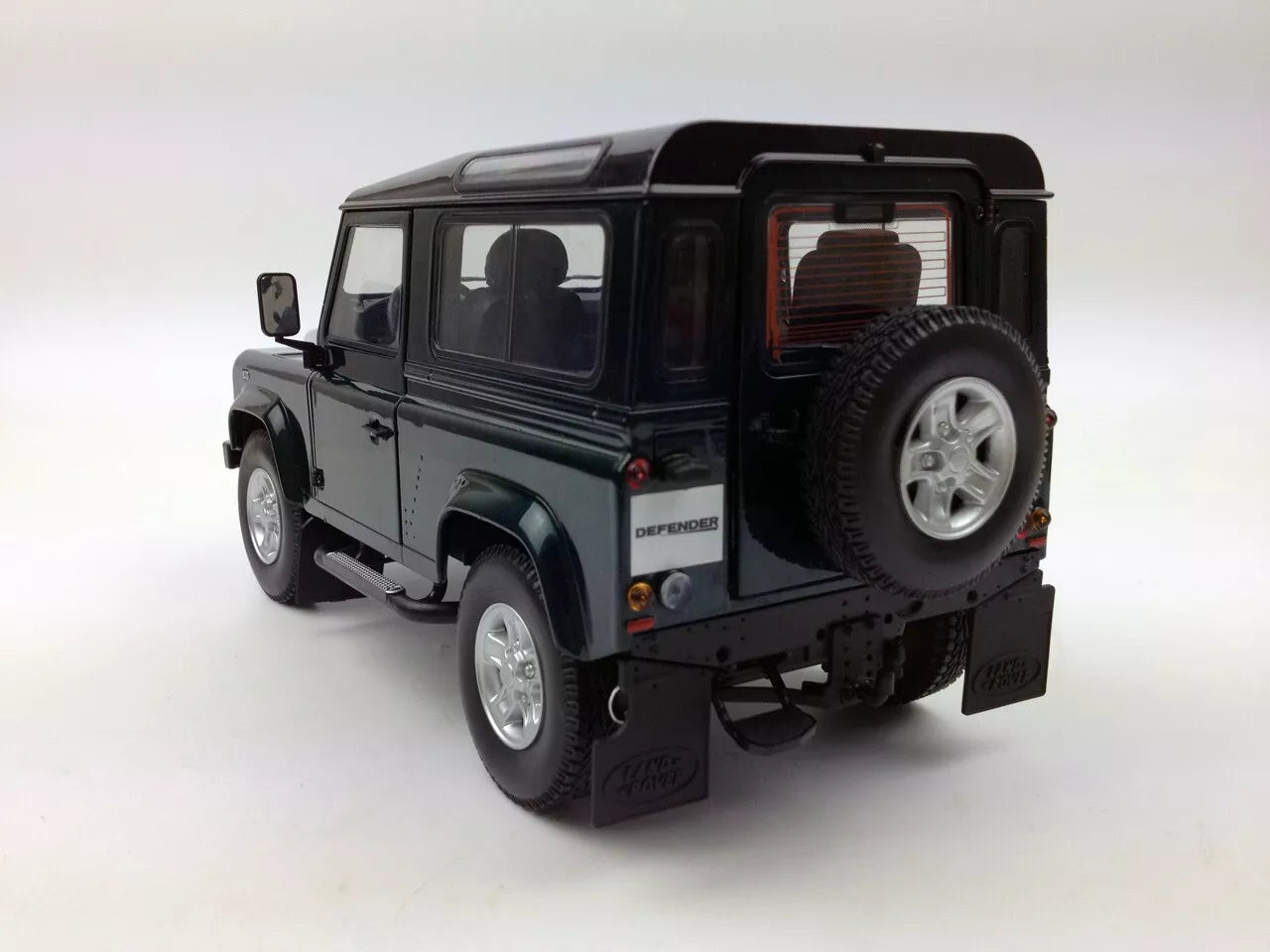KYOSHO 1/18scale Land Rover Defender 90 Antree Green